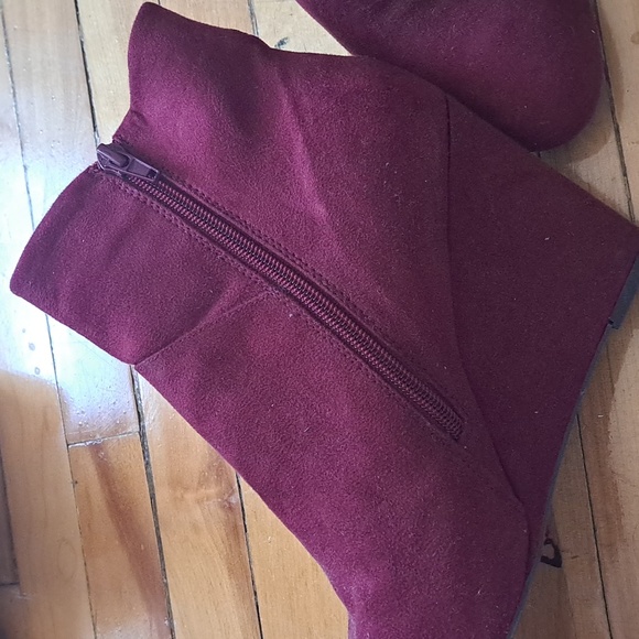 Christian Siriano wine wedge boots - Picture 2 of 6